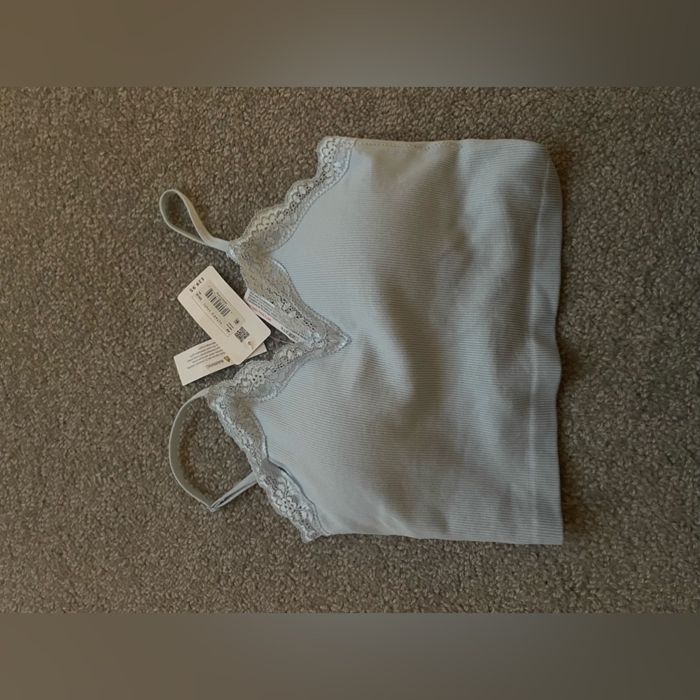 Alter’d State built in bra lace cami size M/L (i’m a small and fits me snugly)